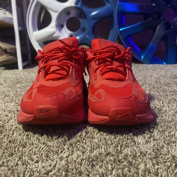 slightly worn red nike air maxes. size 9.5 - Picture 2 of 3